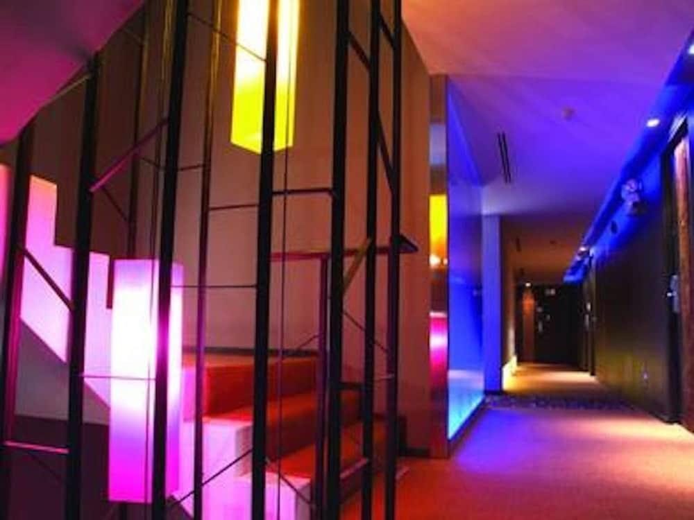 Citichic Sukhumvit 13 By Compass Hospitality - Newly Renovated Hotel Bangkok Exterior photo